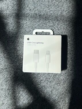 Apple USB-C to Lightning Cable 1m White Universal Compatibility
